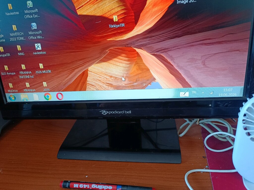 Monitör LCD 19" VGA güç kablosuyla - 8