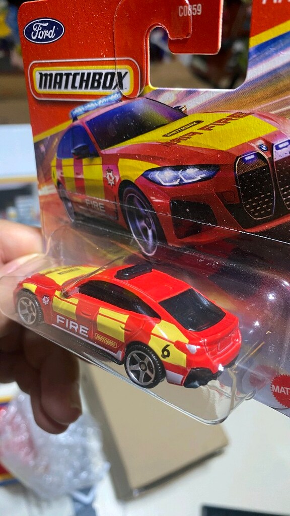 Matchbox BMW i4 Police - 3