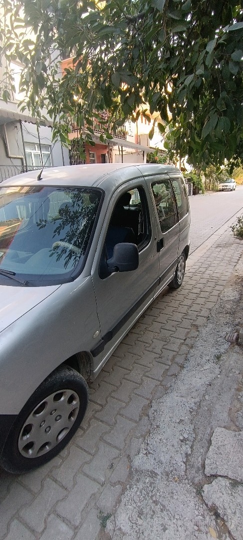 2005 model Peugeot partner - 14