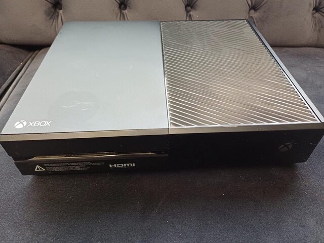 XBOX ONE KOL VE ADAPTÖR YOKTUR