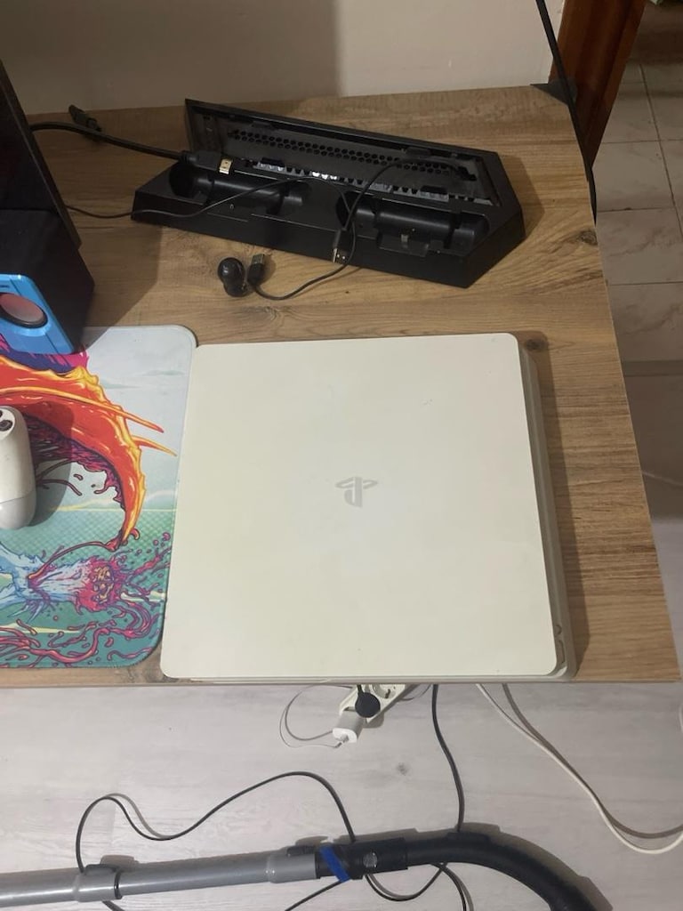 playstation 4 slim - 2