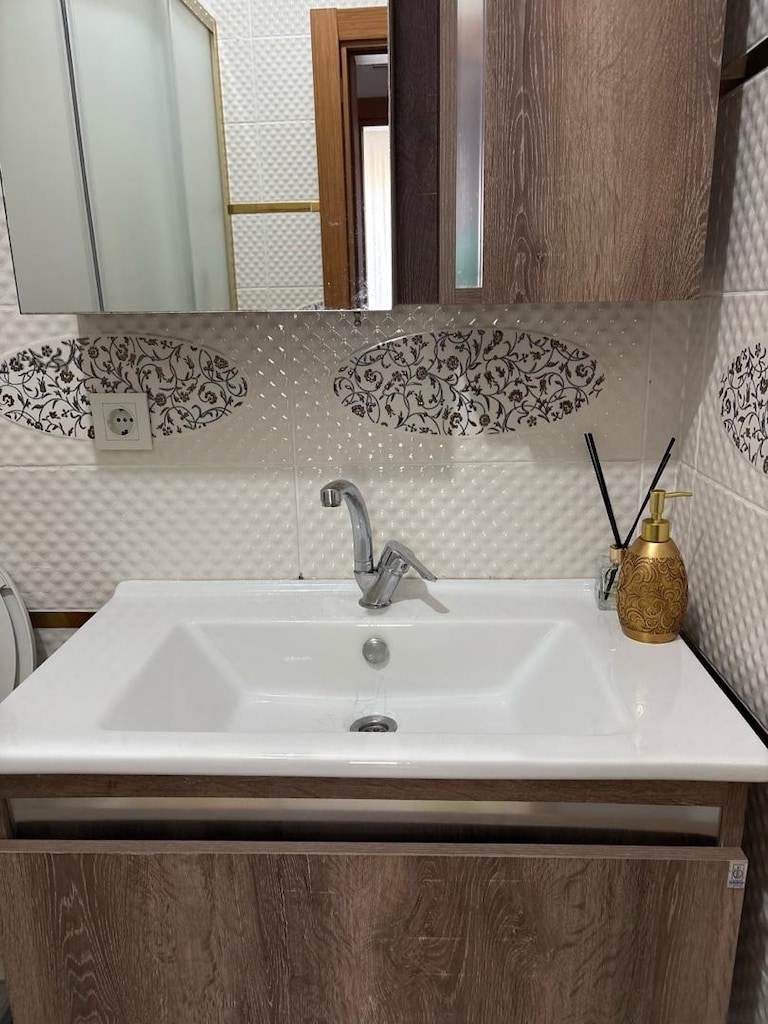 banyo dolabı