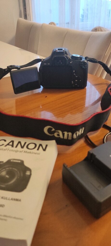 Canon EOS 600D 18-135mm - 3