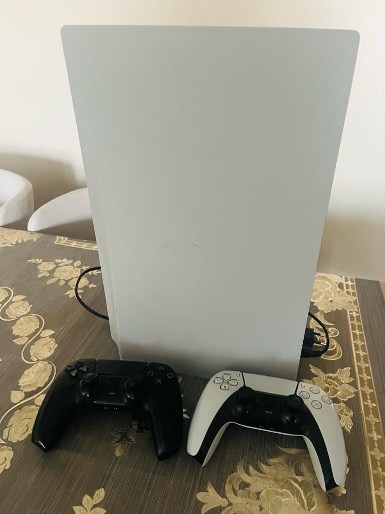 Temiz PS5 Digital Edition (CFI-1216A) + Çift Kol (DualSense), 3 OYUN - 10