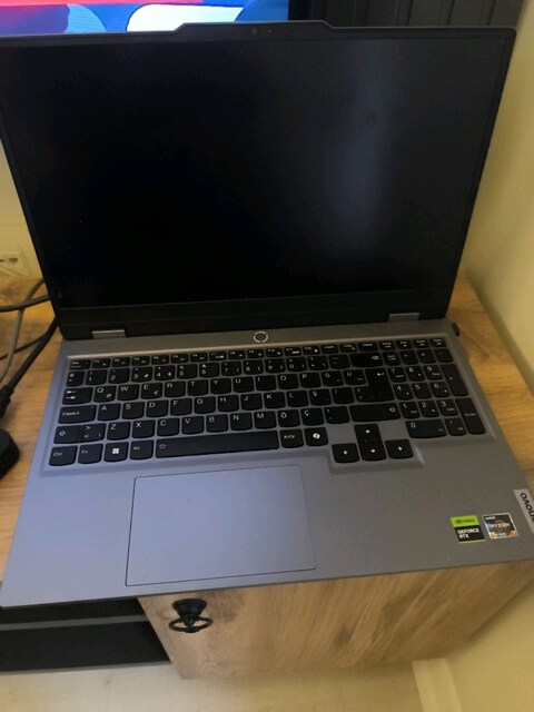 5-6 aylık Lenovo loq 4050 ekran kartı 24 GB ram ryzen 7 512 GB hafıza