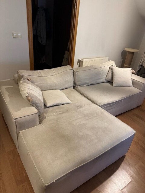 L koltuk. Ekruğ renk. Bazalı( yatak olabiliyor)