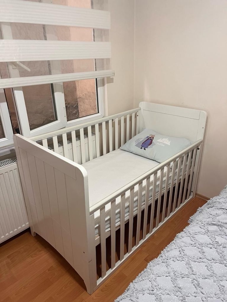 bebek beşiği karyola + yatak ve alez
