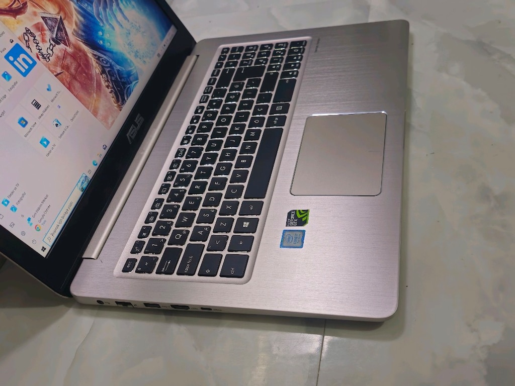 Asus i7 7700HQ GTX 1050 4GB 12GB Ram 256GB SSD - 3