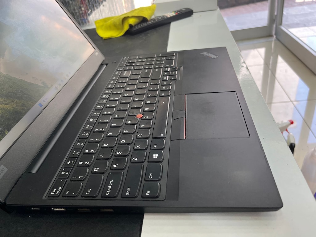 Lenovo ThinkPad E580 i7 16GB RAM 256GB SSD RX550 15.6" Full HD - 3