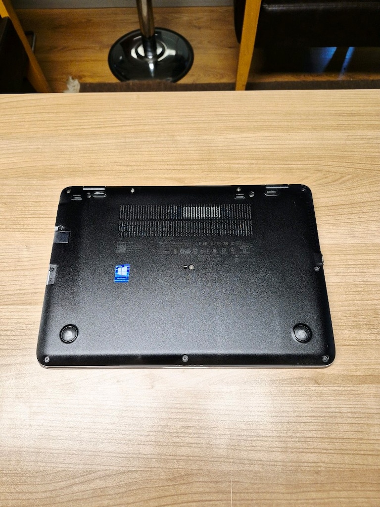 Laptop HP i5 İşlemci Dokunmatik Ekran 256GB SSD 8GB DDR4 Ram Win 11 - 8