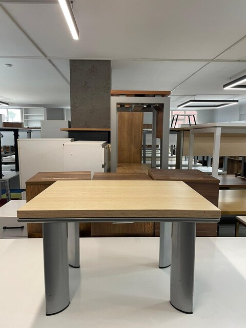 KLAS OFİS ÜSKÜDAR MEŞE METAL AYAKLI MODERN OFİS SEHPASI