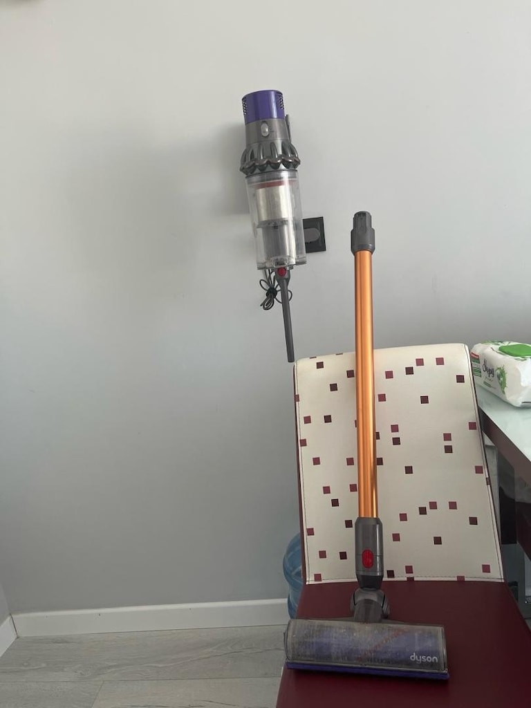 dyson v10 - 4