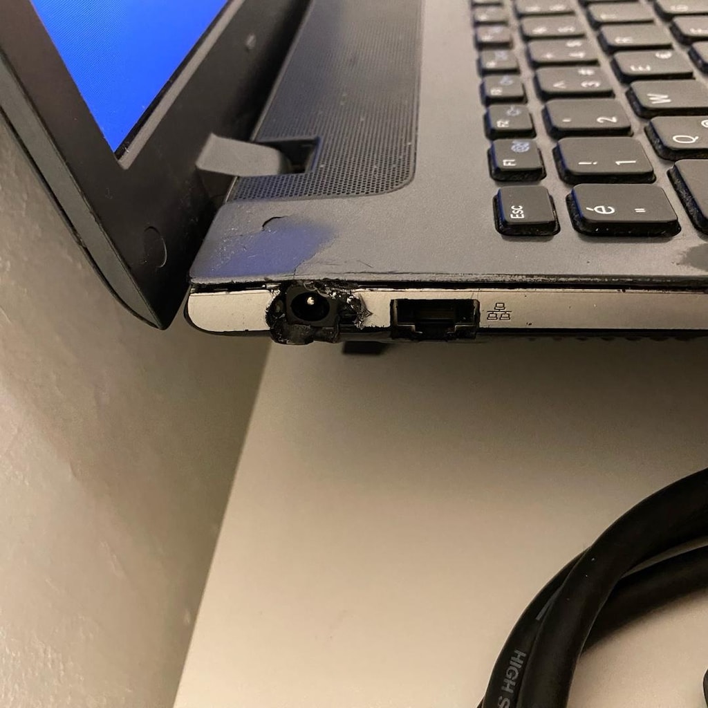 Samsung Laptop - 6