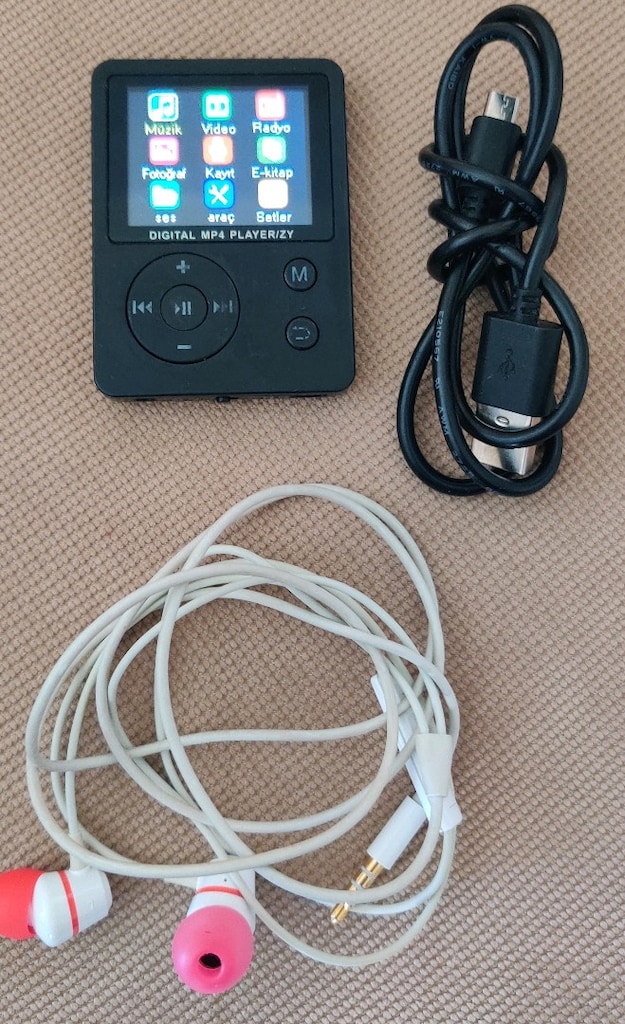DIGITAL MP4 PLAYER/ZY 4GB 1.8 inç renkli ekranlı taşınabilir MP3/MP4. - 3