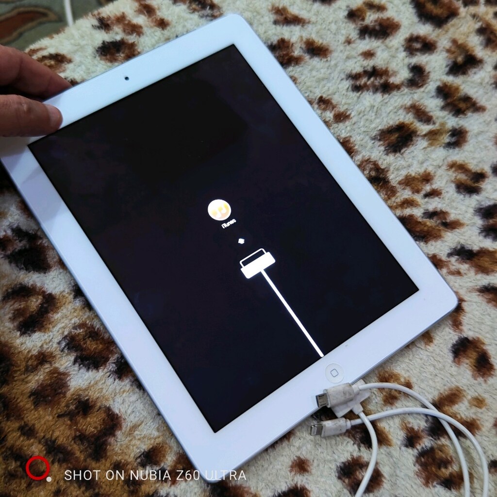 temiz iPhone tablet, 1.5 -2 yıldır kullanmadık, galiba bataryası ölmüş - 4