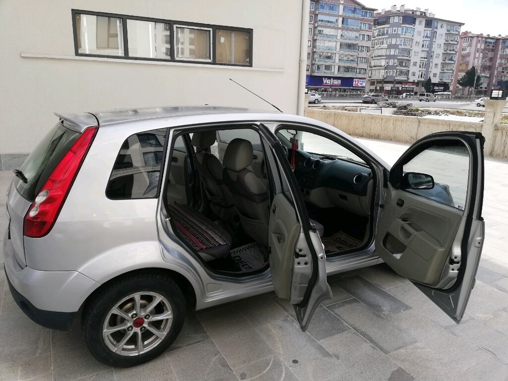 Sahibinden Satılık Temiz Değişensiz Ford Fiesta 1.4 TDCİ Comfort - 7