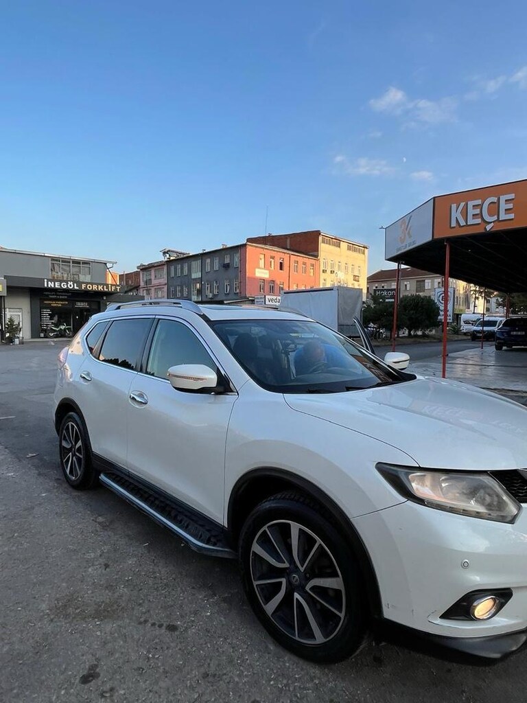 Nissan X-TRAIL