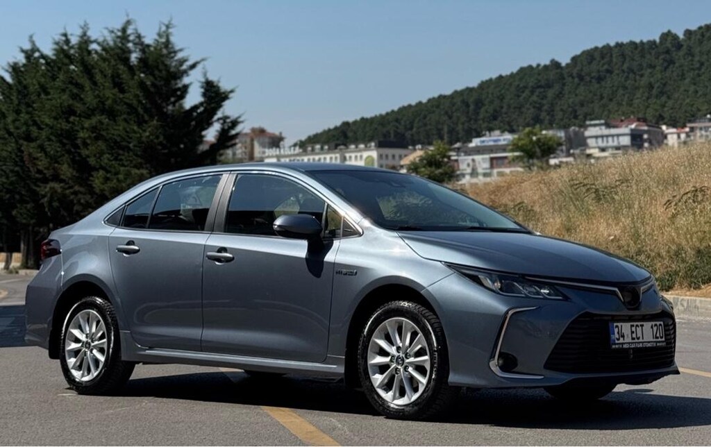 TOYATA COROLA 1.8 hibrit (64.000 km ) - 2