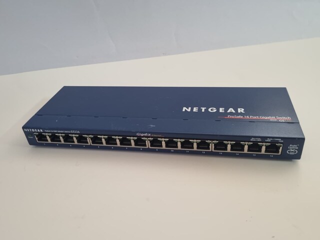 Netgear GS116v2 16 Port Gigabit Switch + Adaptör