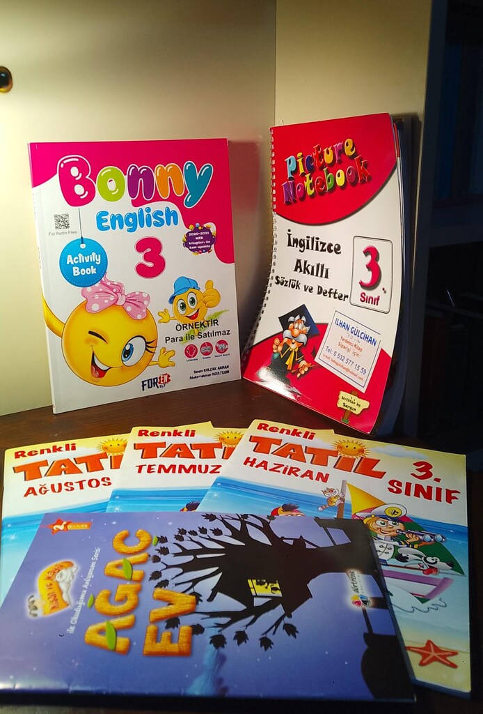 3. SINIF İNGİLİZCE & TATİL KİTAPLARI SETİ VE HİKÂYE KİTABI