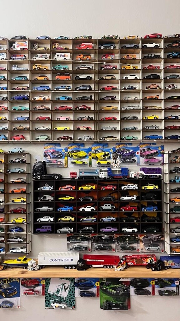 HOTWHEELS & MATCHBOX - 4