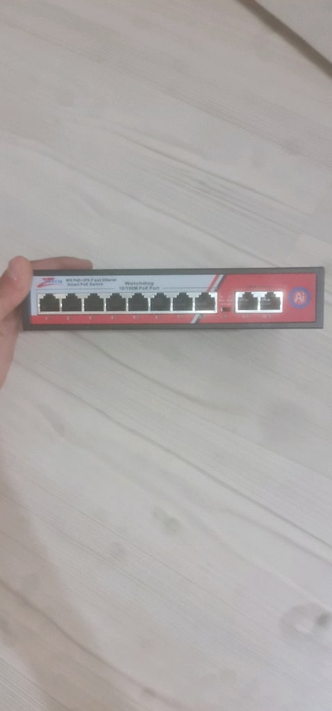 2 kamera 8 girişli kayit cihazı 1 adet 8 li poe swich 1 adet 4 tb hdd - 12