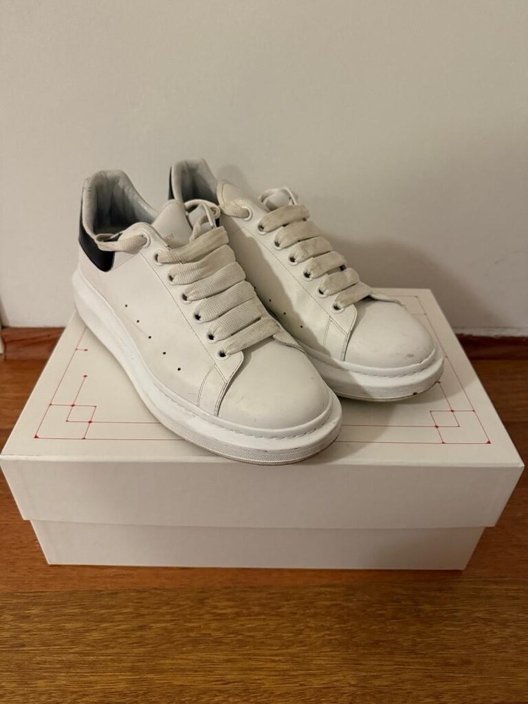 Az Giyilmiş Alexander Mcqueen - 3