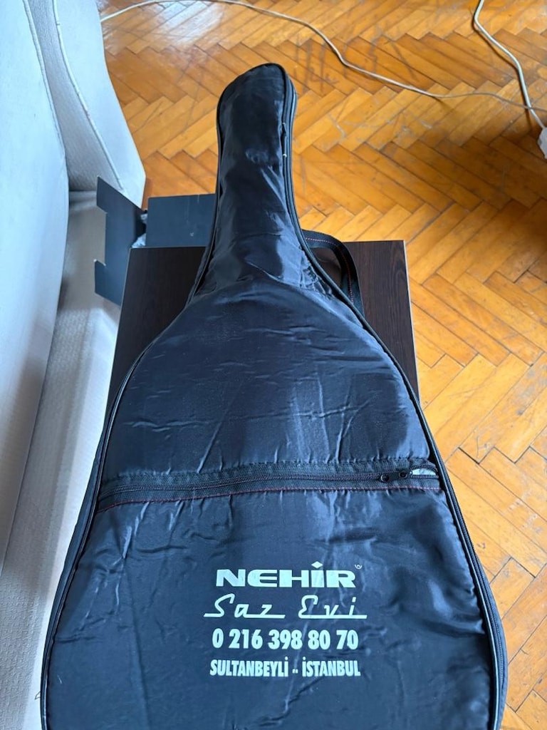 Masterwork Siyah Akustik Gitar – Kılıflı, Sorunsuz - 4