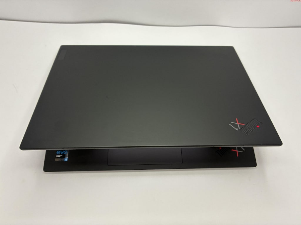 THİNKPAD X1 CARBON İ5 11. NESİL 16 GB RAM 256 M2SSD - 10