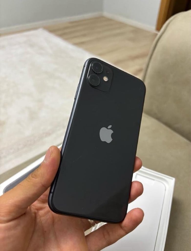 iPhone 11 64 GB - 2