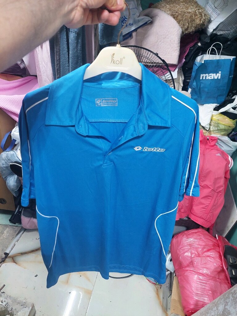 Lotto forma tişört. M beden. Adidas marka da var resimlere bakınız. - 2
