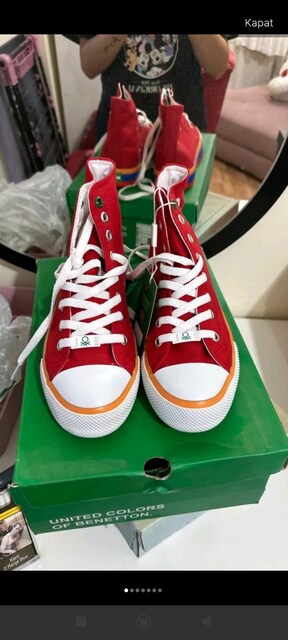 kırmızı Converse