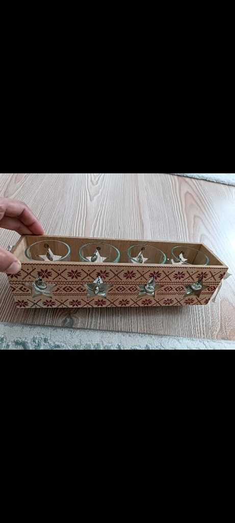 Tchibo markasına ait yıldız desenli bu dekoratif ahşap tealight mumluk - 9