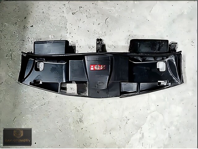 W212 RADYATÖR PANEL ÜST BAKALİT