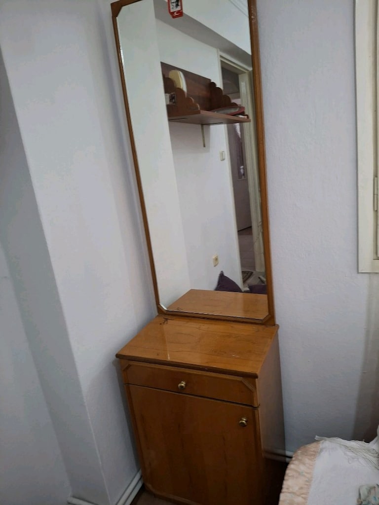 Aynalı ve çekmeceli dolap ( vestiyer )