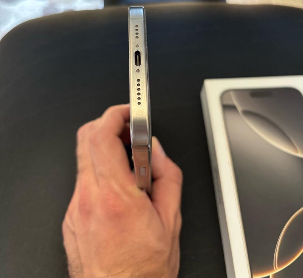 iPhone 16 Pro Max 256 GB Natural Titanium - 4