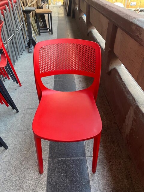 cafe plastik sandalye bahçe balkon 2.el çok temiz deformesi yoktur