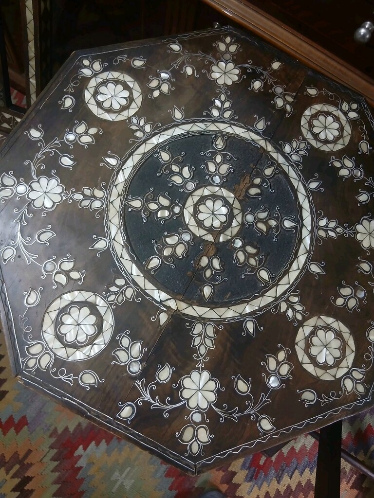 Sedefkâri İşçilikli Masif Ahşap Fiskos Sehpa ve Katlanır Sandalye - 3