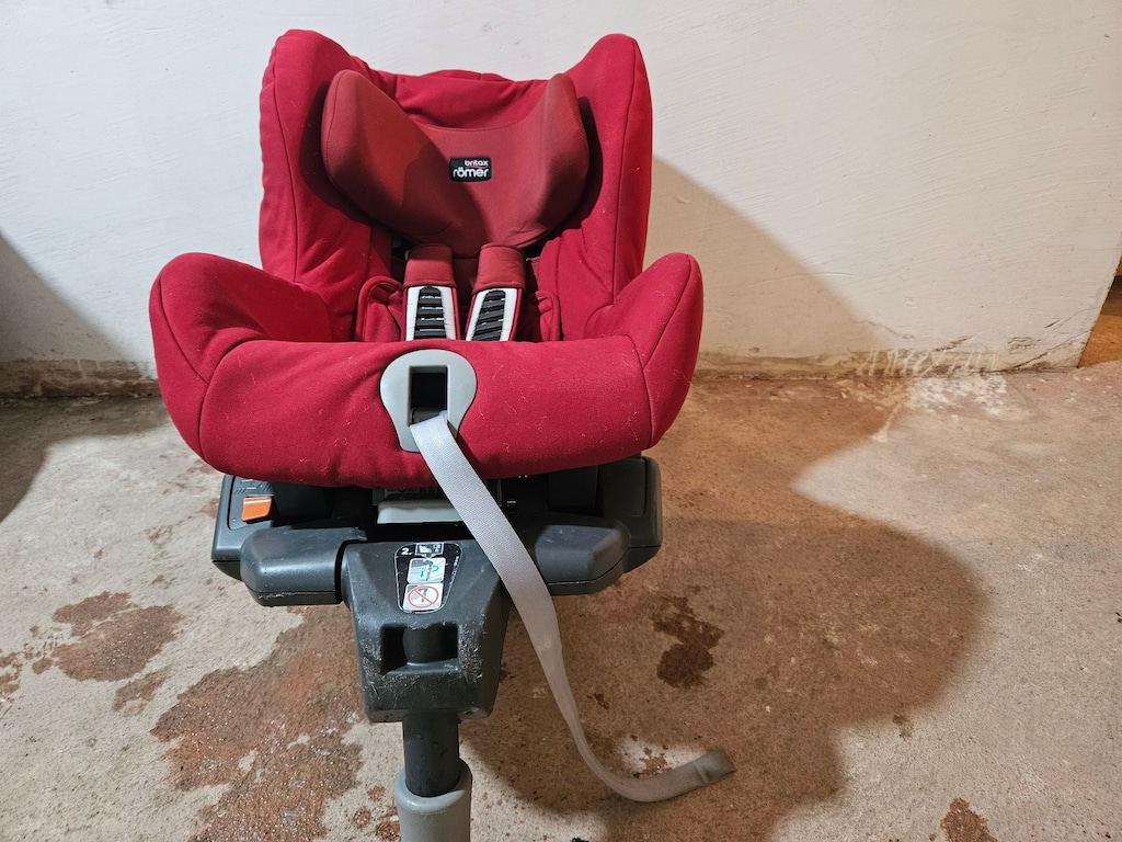 Britax Römer Safefix Plus Grup 1 (9-18 kg) Isofixli çocuk oto koltuğu