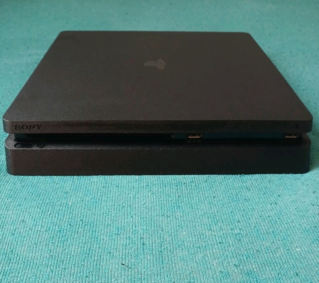 PS4 Slim CUH-2216A + Oyuncu Monitörü + 3 Kol | 14.000 TL - 2