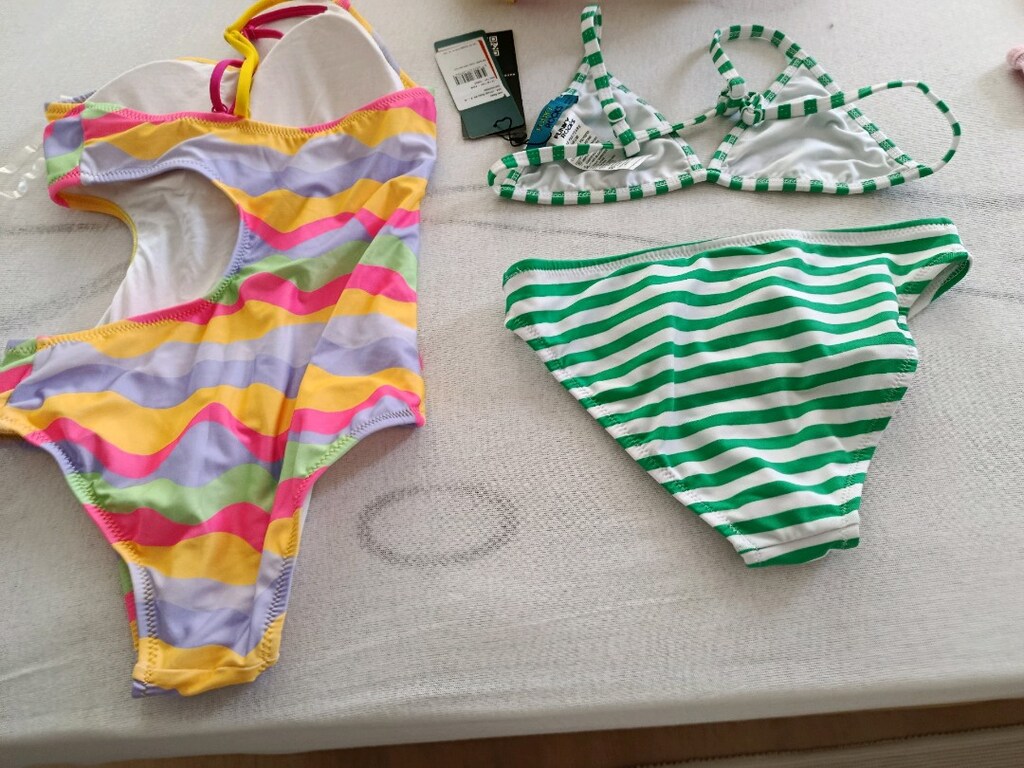 5 ve 7 yaşa kadar rahat olur yeni mayolar diğerleri hediye verilecek - 5