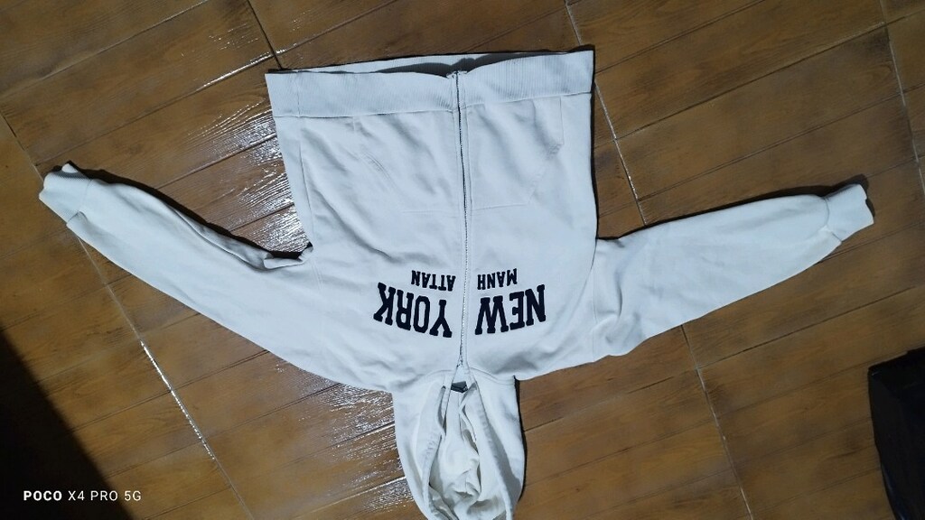 #Zara krem renk sweat..Fermuar sıkıntılı...Eni çekilince 50 Boy 57??? - 2