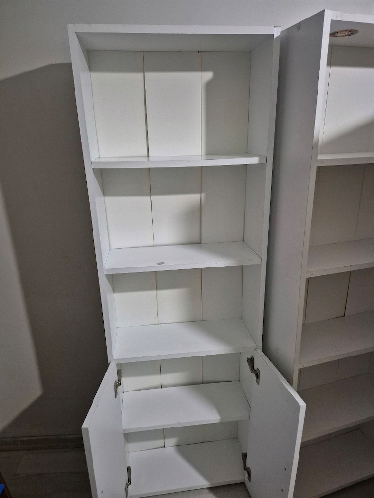 Üç adet kitaplık - 5