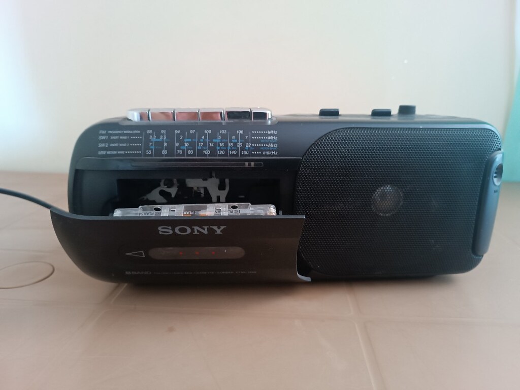 Antika kaset çalar . radyo . fotoğraf makinesi filmli - 2