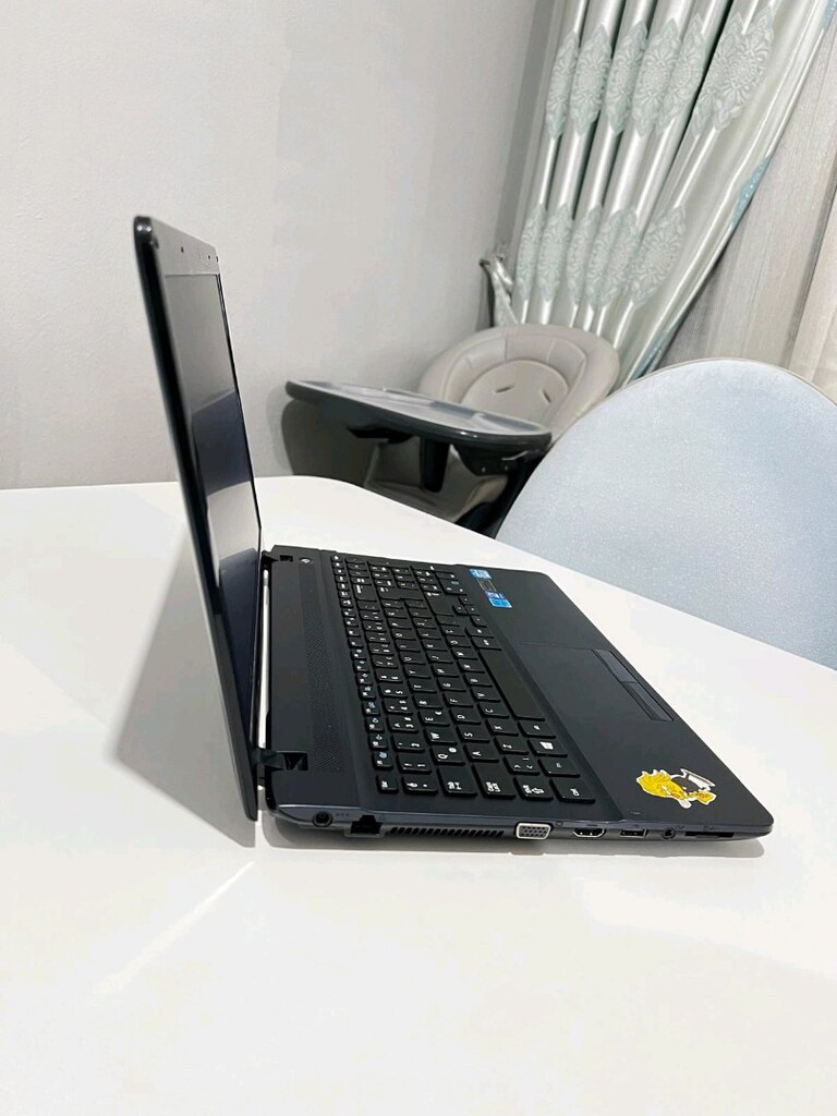 SAMSUNG LAPTOP - 5