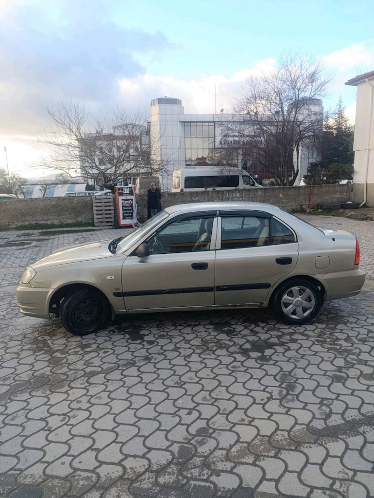 Hyundai Accent - 6