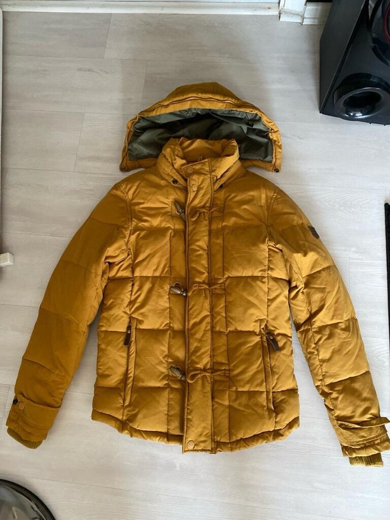 pull and bear mont