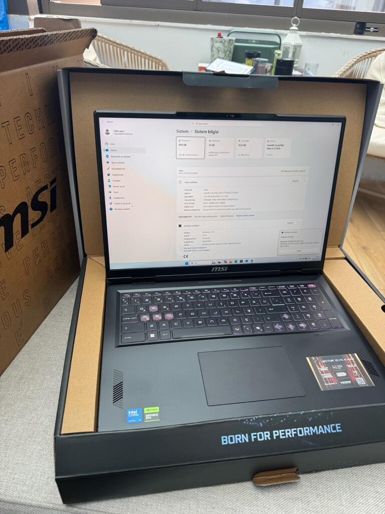 VECTOR 18 5070Ti EKRAN KARTLI ULTRA 9 islemci LISANSLI WINDOWS - 7