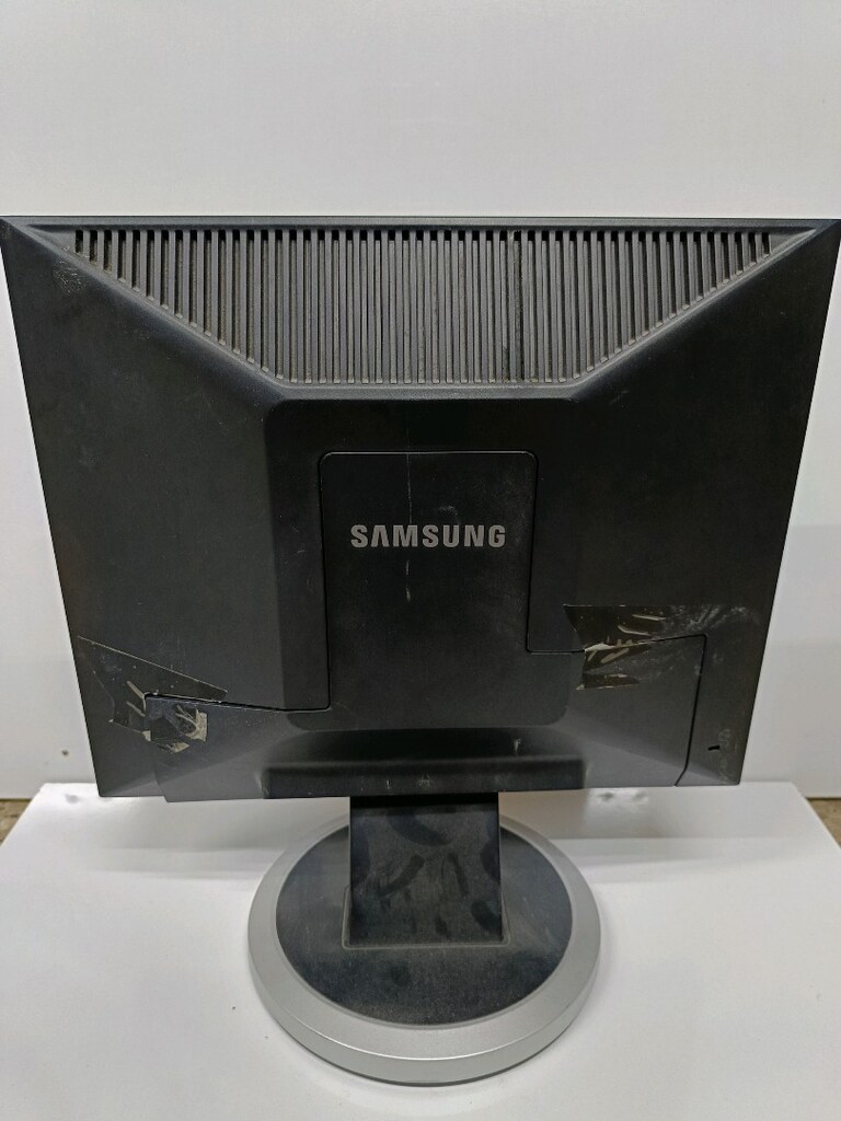 Samsung 17 inç monitör Vga - 3