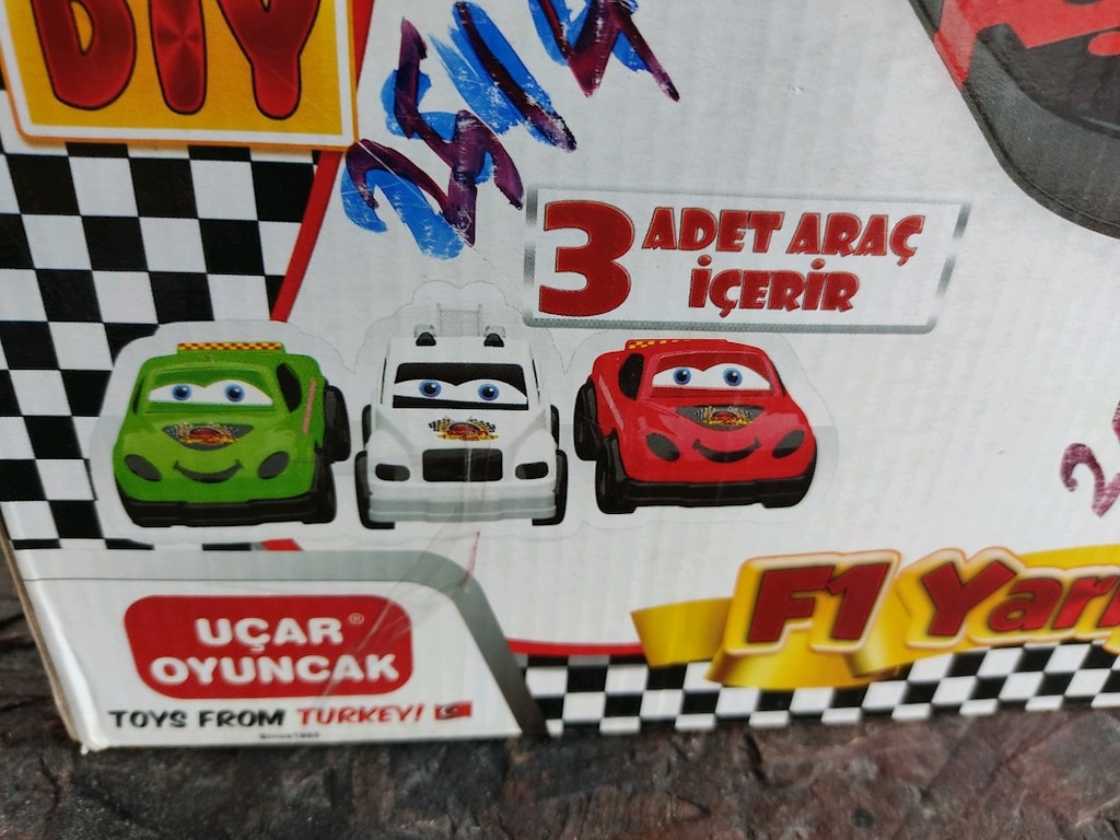 GARAJ SETİ 3 ARABALI OYUNCAK SETİ SIFIR HALEN SATILIKTIR - 2